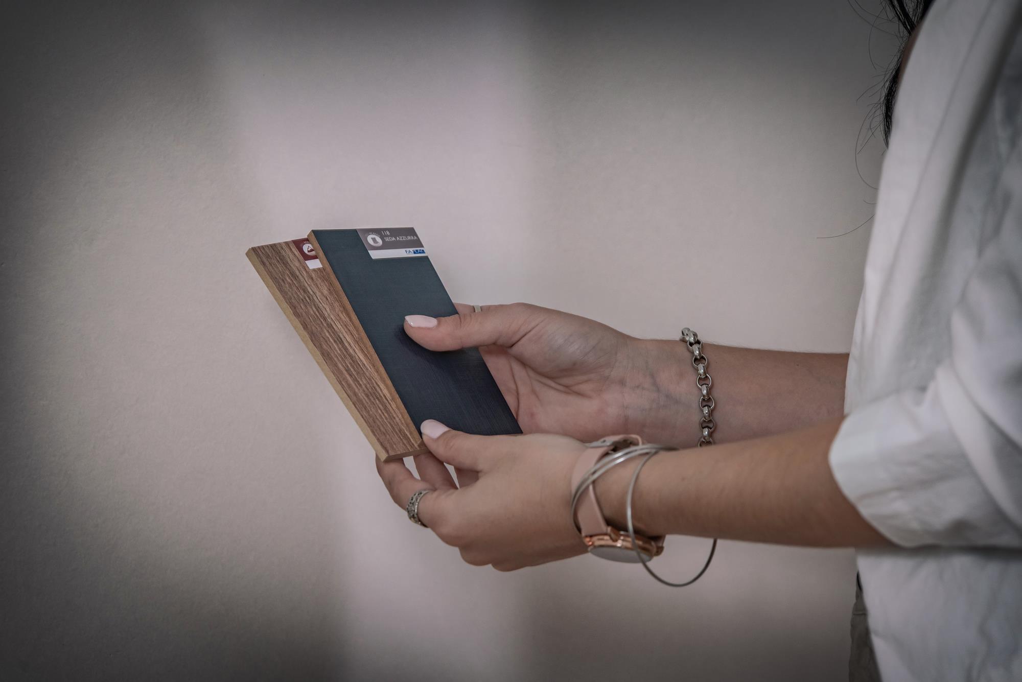 decorador con muestra de colores